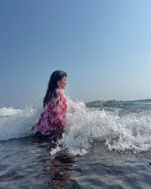 Niharika Mishra Instagram - Saltwater in my hair, stillness in my mind. 🌊🌞