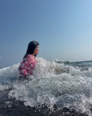 Niharika Mishra Instagram - Saltwater in my hair, stillness in my mind. 🌊🌞