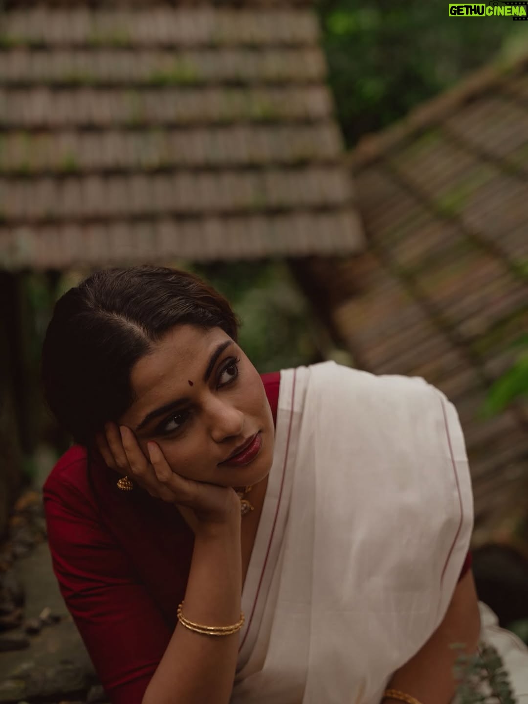 Nikhila Vimal - 154.5K Likes - 🌸🌺🌼

Photography - @vaffara_
Makeup - @unnips
Styling - @styledbysmiji 
Jewellery - @templeofgoldofficial
Location- @mysticmayapott
Photographer associate - @vishnu_sivaji__
Retouch- @vretouch
Special thanks - @amal666raj