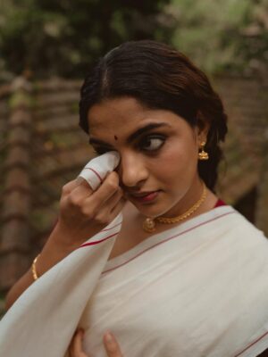 Nikhila Vimal Instagram - 🌸🌺🌼

Photography - @vaffara_
Makeup - @unnips
Styling - @styledbysmiji 
Jewellery - @templeofgoldofficial
Location- @mysticmayapott
Photographer associate - @vishnu_sivaji__
Retouch- @vretouch
Special thanks - @amal666raj