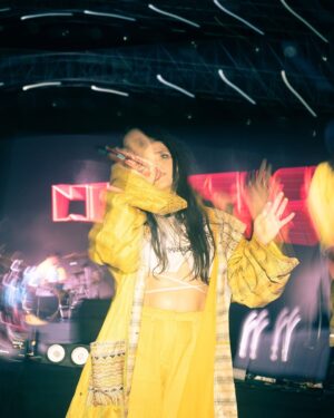 Nikhita Gandhi Instagram - Pailan College ❤️‍🔥

📸 @the_artscaper.pvt 

#nikhitagandhi #nikhitagandhilive #NIKIVERSE #concert #pailancollegeofmanagementtechnology #kolkatagirl #kolkatagram #kolkata #kolkataconnection #gig