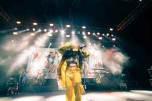 Nikhita Gandhi Instagram - Pailan College ❤️‍🔥

📸 @the_artscaper.pvt 

#nikhitagandhi #nikhitagandhilive #NIKIVERSE #concert #pailancollegeofmanagementtechnology #kolkatagirl #kolkatagram #kolkata #kolkataconnection #gig