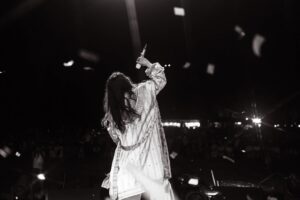 Nikhita Gandhi Instagram - Pailan College ❤️‍🔥

📸 @the_artscaper.pvt 

#nikhitagandhi #nikhitagandhilive #NIKIVERSE #concert #pailancollegeofmanagementtechnology #kolkatagirl #kolkatagram #kolkata #kolkataconnection #gig