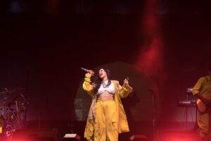 Nikhita Gandhi Instagram - Pailan College ❤️‍🔥

📸 @the_artscaper.pvt 

#nikhitagandhi #nikhitagandhilive #NIKIVERSE #concert #pailancollegeofmanagementtechnology #kolkatagirl #kolkatagram #kolkata #kolkataconnection #gig