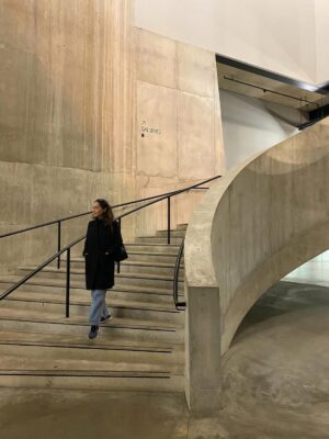 Niki Karimi Instagram - #oldscool #londonblogger#londonphotography#tate