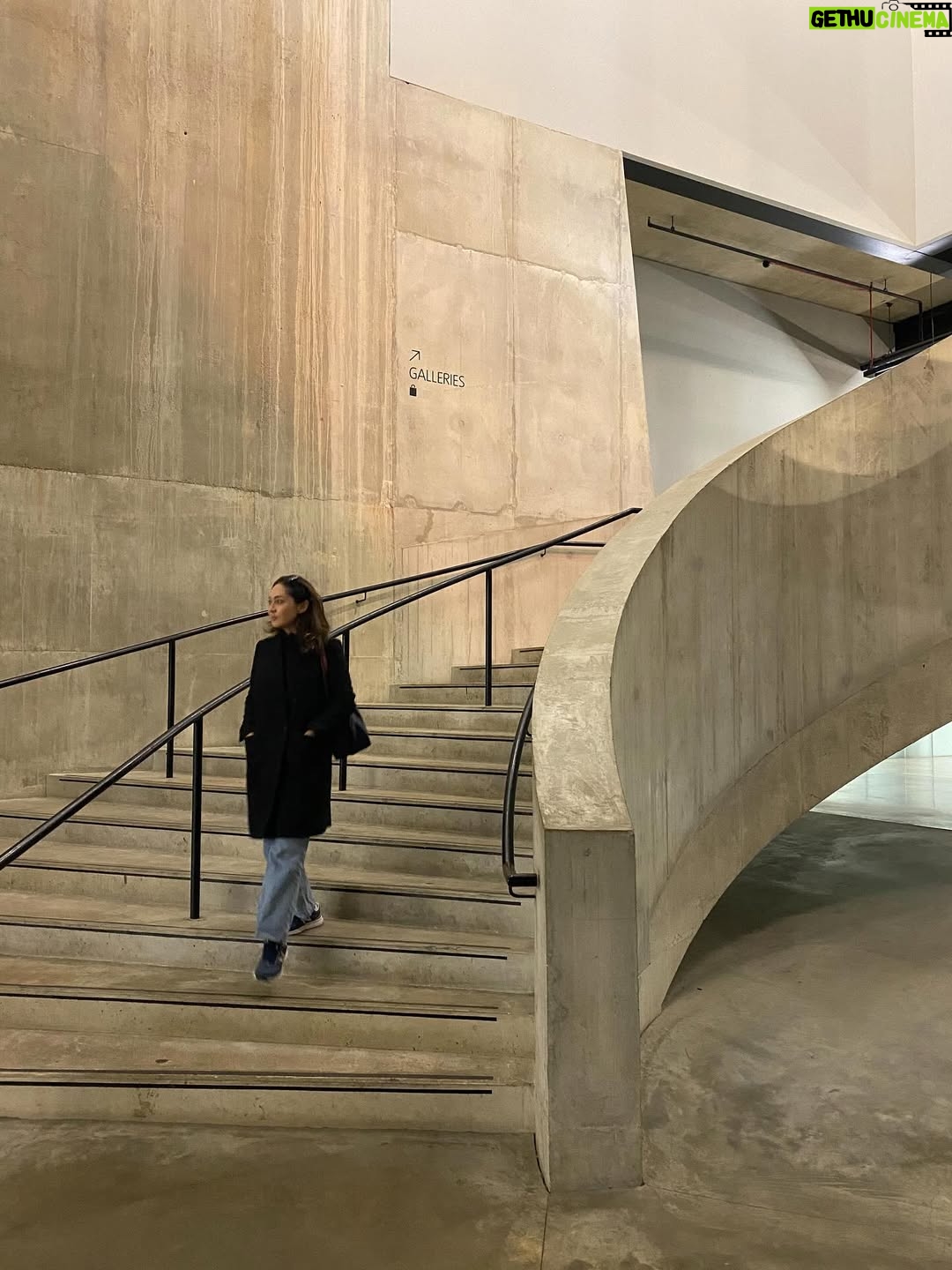 Niki Karimi - 94.9K Likes - #oldscool #londonblogger#londonphotography#tate
