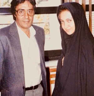 Niki Karimi Instagram - 🤍
روی پرده فقط قصه‌ی سارا بود…
اما اینجا، پشت صحنه، قصه‌ی خنده‌ها، دوستی‌ها و لحظه‌هایی‌ست که دیگر هیچ‌وقت تکرار نمی‌شوند

Sara by Dariush Mehrjui

#سینمای_ایران #نیکی_کریمی #داریوش_مهرجویی