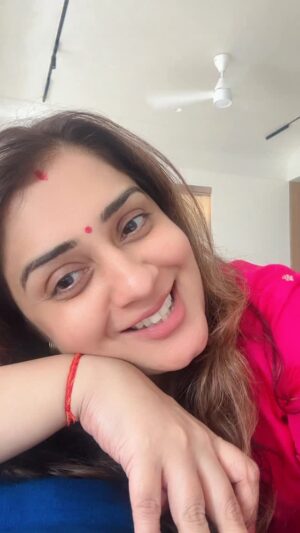 Nikita Thukral Instagram - My childhood crush  for this song and  Salman khan can never go childhood crush love and best song ever. #salmankhanlovers #salmankhanlovers❤️💯 #gratitude #actresslifestyle #actresslife #jasmyrraofficial  wearing @jasmyrraofficial #trendingreels #mainpyarkiya