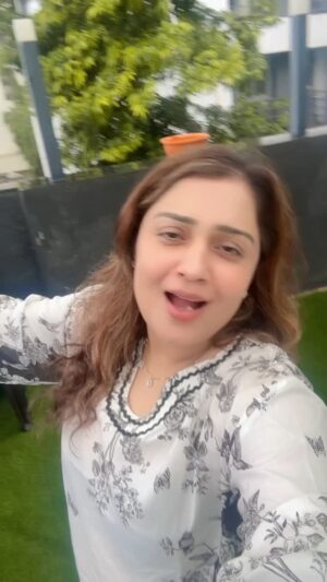 Nikita Thukral Instagram - Monsoon such romantic weather just made a  video for all my fans. Lots of love to my Inst family. Live life with love and truth. And loyalty. ❤️#monsoonseason☔️ #gratitude #actresslifestyle #love #trendingreels #jasmyrraofficial #niamiaofficial #gagandeepsinghmago