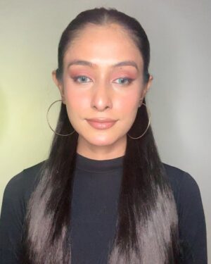 Nikitha P Khatri Instagram - Days when i feel i dd a pretty good job with my make up during normal shoots🤪
which one do you think is fabbie! 1,2,3 or 4