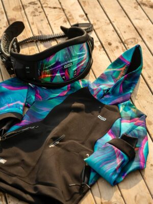 Nilay Deniz Instagram - GIVEAWAY TIME with @ion_waterwomen! 🎉
To celebrate summer, we’re giving you a 300€ shopping voucher! 💙
The winner can choose anything from the ION collection — whether it’s a wetsuit, bikini, or accessories 🌊☀️

How to enter:
1️⃣ Follow @ion_waterwomen and @aydeniznil
2️⃣ Tag a friend you’d love to ride the waves with this summer
(The more comments, the higher your chances!)

Open to participants from the European Union 🇪🇺
Winner will be announced soon 💫

Let’s share the summer vibes! 👇✨

.

.
#IONWaterwomen #amazewetsuit #ionsports #ionwaterwear #ionwomen #kitegirls #kiteworld #giveaway @ion_international