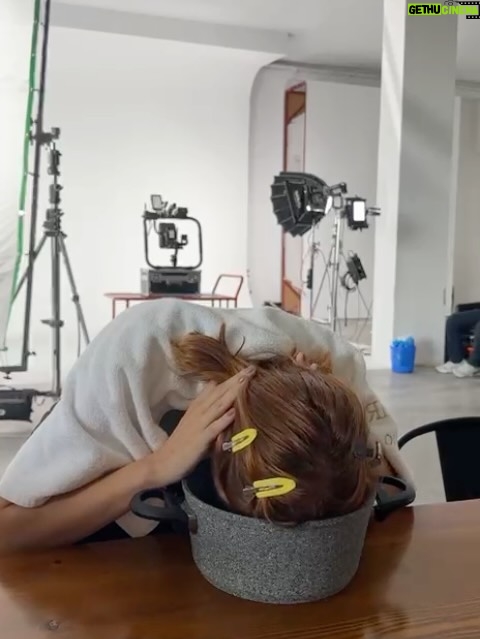 Nilperi Şahinkaya - 23.4K Likes - şiş yüzümüzü buzlu sulara sokup yola devam edeceğiz Vanya dayı 

#reklam da var