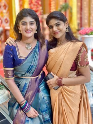 Nimeshika Radhakrishnan Instagram - 💙Raadhai Manadhil❤️🦋😘
@nimeshikaradhakrishnan 
#love #friendship #saree #festival #trending #smile