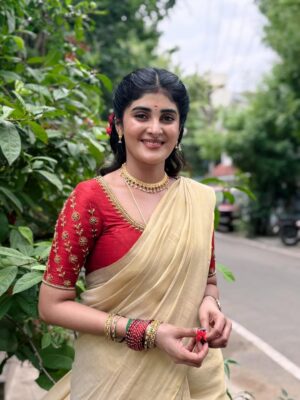 Nimeshika Radhakrishnan Instagram - Avan than Enavanahhh🤭❤️🤍🦢🦢🤍❤️
@banglesofkraftiverse