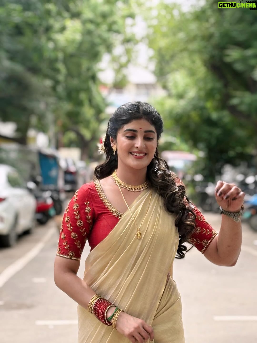 Nimeshika Radhakrishnan - 25K Likes - Avan than Enavanahhh🤭❤️🤍🦢🦢🤍❤️
@banglesofkraftiverse