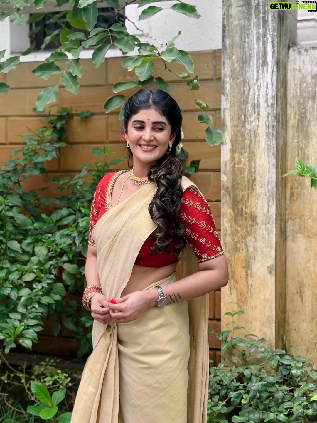 Nimeshika Radhakrishnan - 25K Likes - Avan than Enavanahhh🤭❤️🤍🦢🦢🤍❤️
@banglesofkraftiverse
