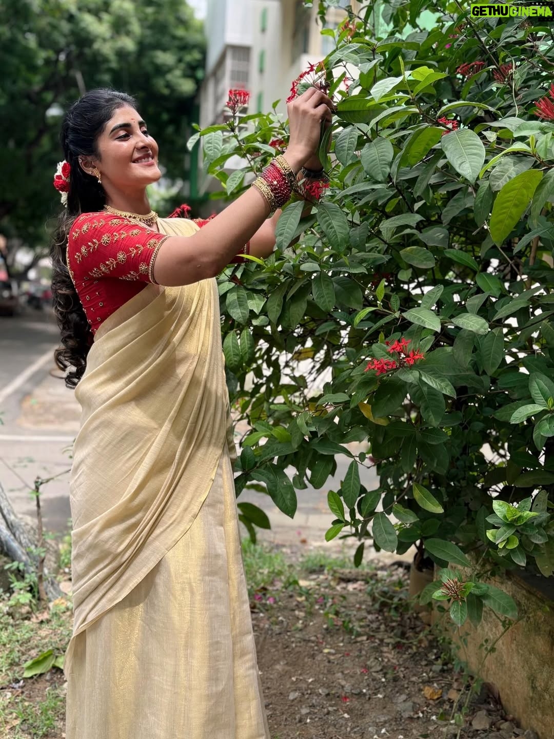 Nimeshika Radhakrishnan - 25K Likes - Avan than Enavanahhh🤭❤️🤍🦢🦢🤍❤️
@banglesofkraftiverse