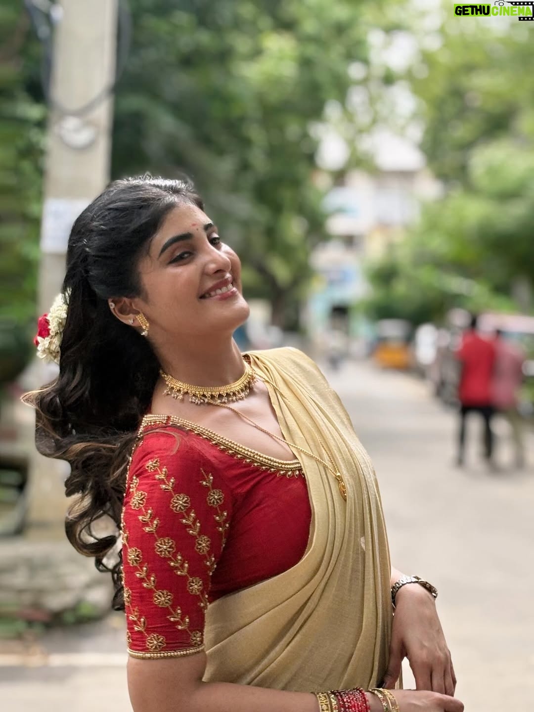 Nimeshika Radhakrishnan - 25K Likes - Avan than Enavanahhh🤭❤️🤍🦢🦢🤍❤️
@banglesofkraftiverse