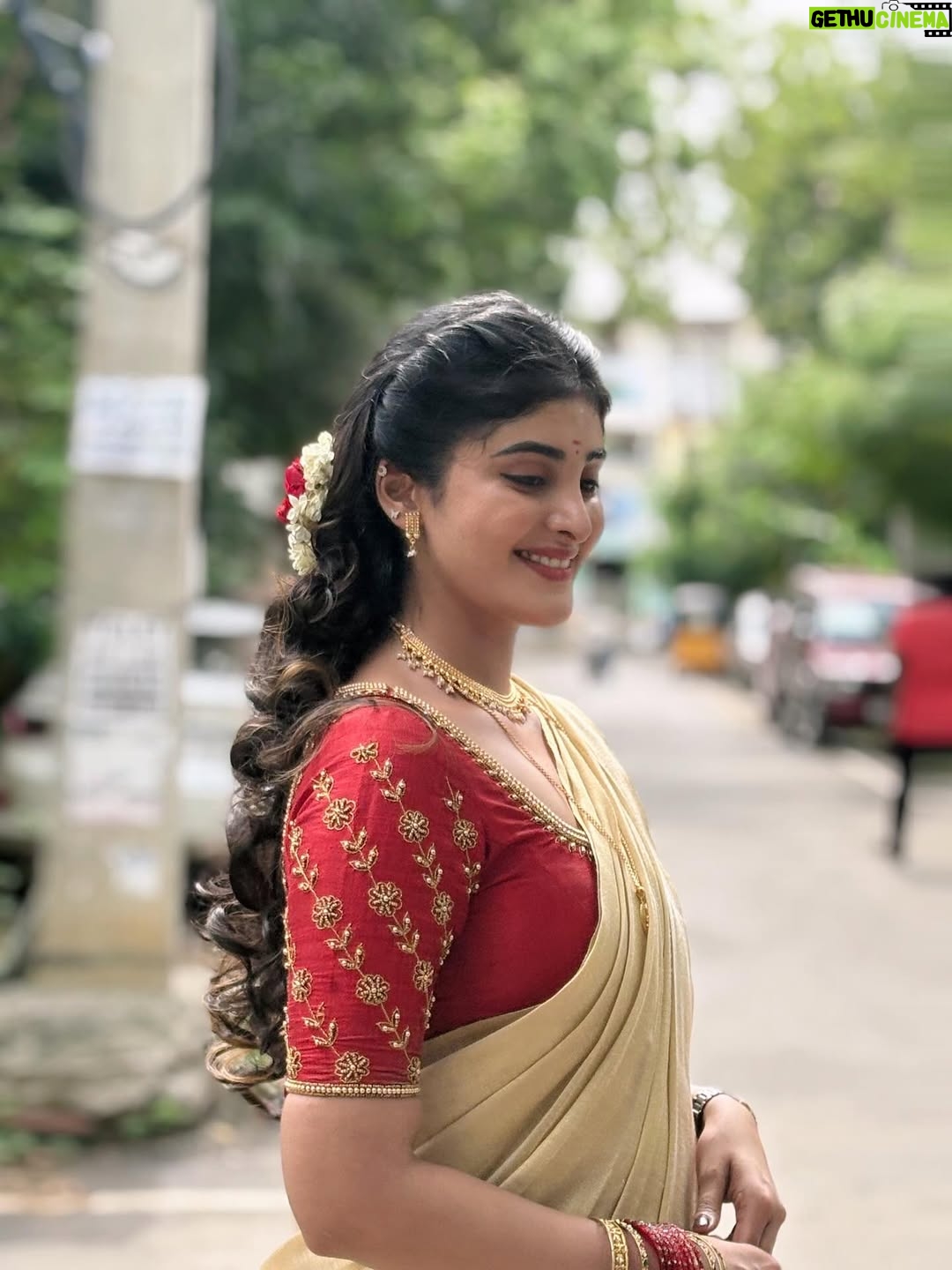 Nimeshika Radhakrishnan - 25K Likes - Avan than Enavanahhh🤭❤️🤍🦢🦢🤍❤️
@banglesofkraftiverse