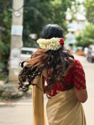 Nimeshika Radhakrishnan Instagram - Avan than Enavanahhh🤭❤️🤍🦢🦢🤍❤️
@banglesofkraftiverse