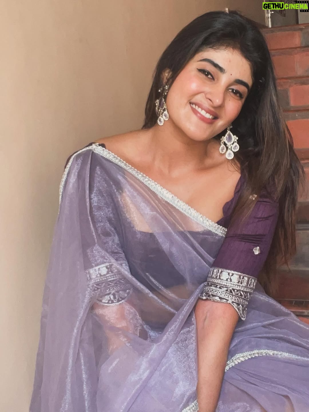 Nimeshika Radhakrishnan - 48.5K Likes - 💜🫠💜
@weaves_of_sarees