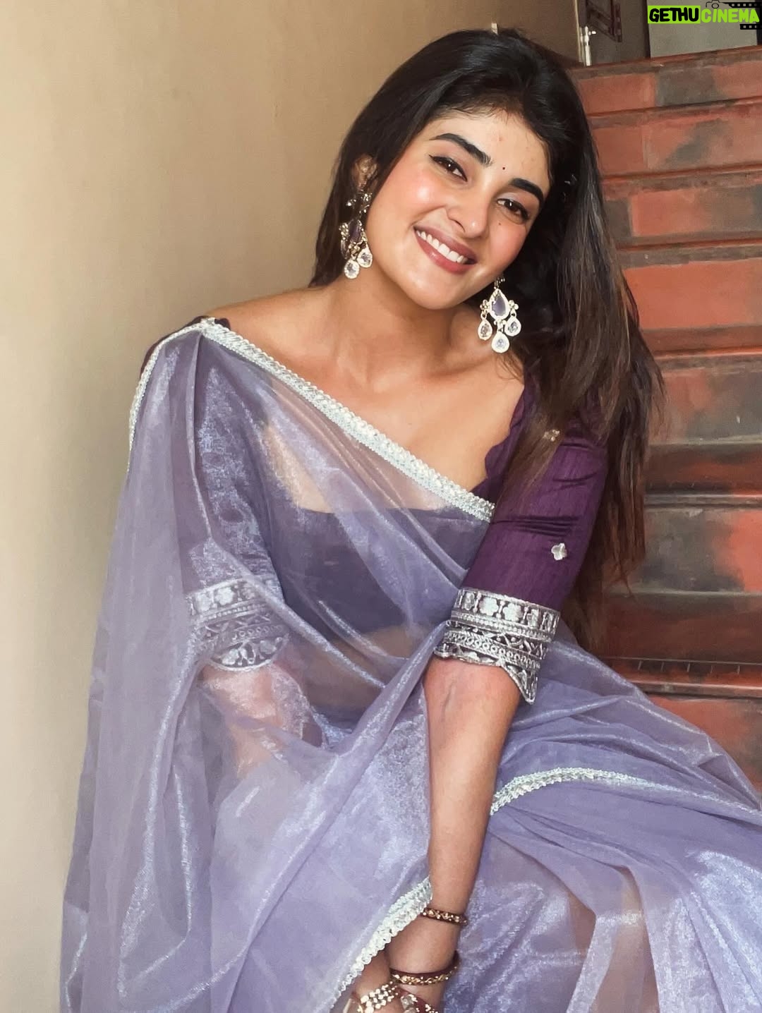 Nimeshika Radhakrishnan - 48.5K Likes - 💜🫠💜
@weaves_of_sarees