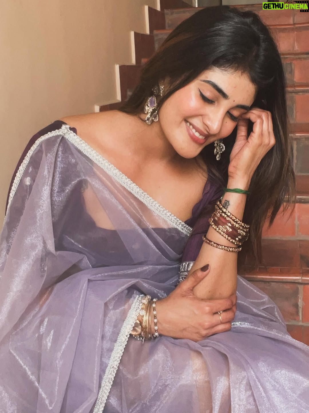 Nimeshika Radhakrishnan - 48.5K Likes - 💜🫠💜
@weaves_of_sarees