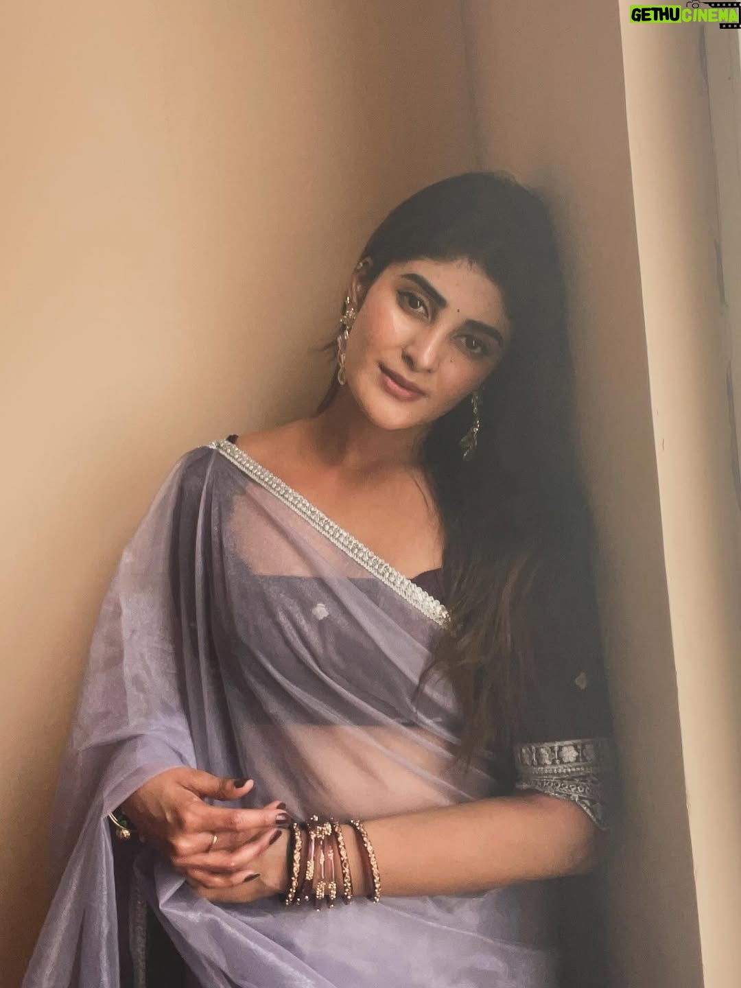 Nimeshika Radhakrishnan - 48.5K Likes - 💜🫠💜
@weaves_of_sarees