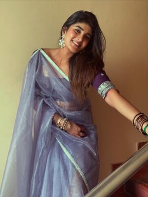 Nimeshika Radhakrishnan Instagram - 💜🫠💜
@weaves_of_sarees