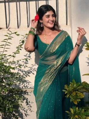 Nimeshika Radhakrishnan Instagram - 🍀☘️🍁🍁☘️🍀Bottled up with Love in &out 🌷
📸 : @bhuvana__official__ 🫠
