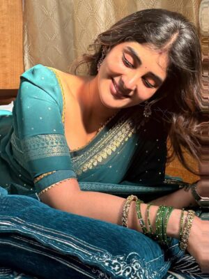 Nimeshika Radhakrishnan Instagram - 🍀☘️🍁🍁☘️🍀Bottled up with Love in &out 🌷
📸 : @bhuvana__official__ 🫠