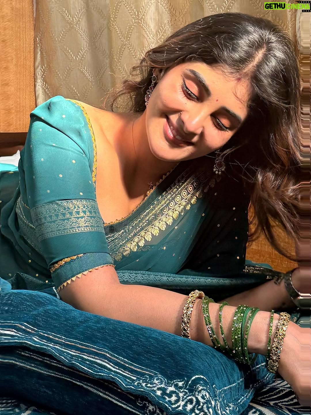 Nimeshika Radhakrishnan - 30.2K Likes - 🍀☘️🍁🍁☘️🍀Bottled up with Love in &out 🌷
📸 : @bhuvana__official__ 🫠