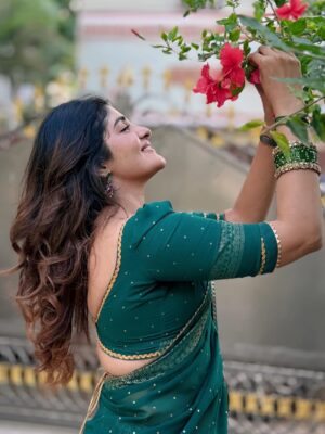 Nimeshika Radhakrishnan Instagram - 🍀☘️🍁🍁☘️🍀Bottled up with Love in &out 🌷
📸 : @bhuvana__official__ 🫠