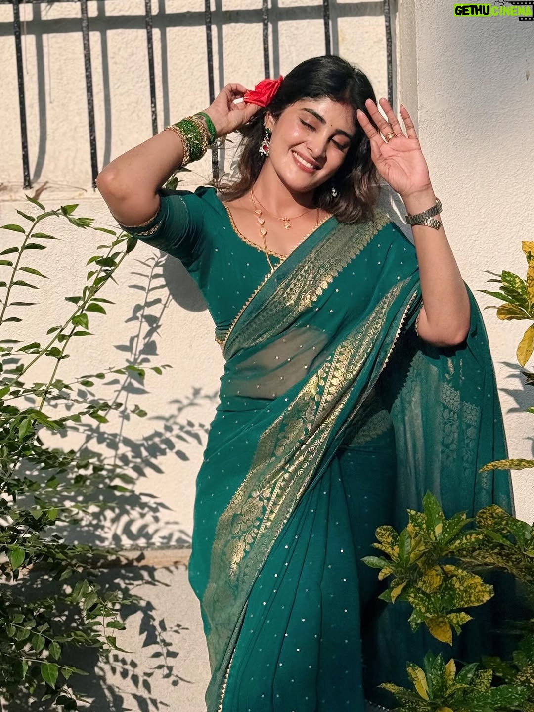 Nimeshika Radhakrishnan - 30.2K Likes - 🍀☘️🍁🍁☘️🍀Bottled up with Love in &out 🌷
📸 : @bhuvana__official__ 🫠
