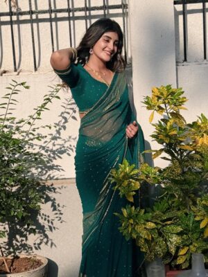 Nimeshika Radhakrishnan Instagram - 🍀☘️🍁🍁☘️🍀Bottled up with Love in &out 🌷
📸 : @bhuvana__official__ 🫠