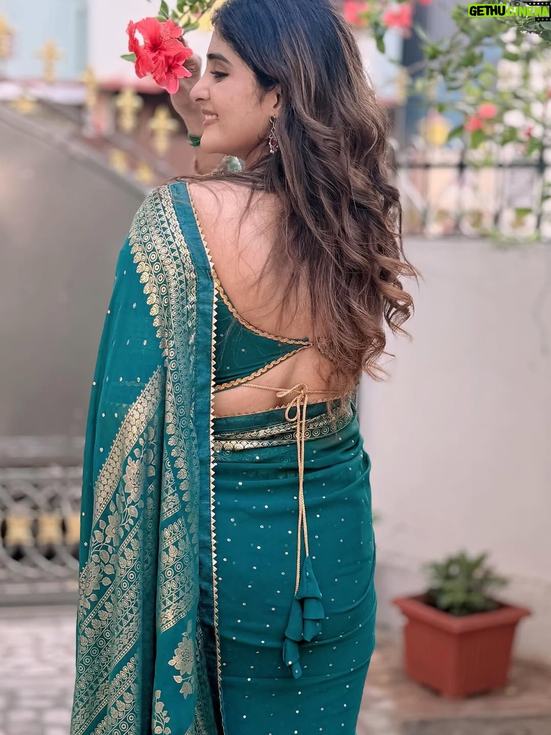 Nimeshika Radhakrishnan - 30.2K Likes - 🍀☘️🍁🍁☘️🍀Bottled up with Love in &out 🌷
📸 : @bhuvana__official__ 🫠