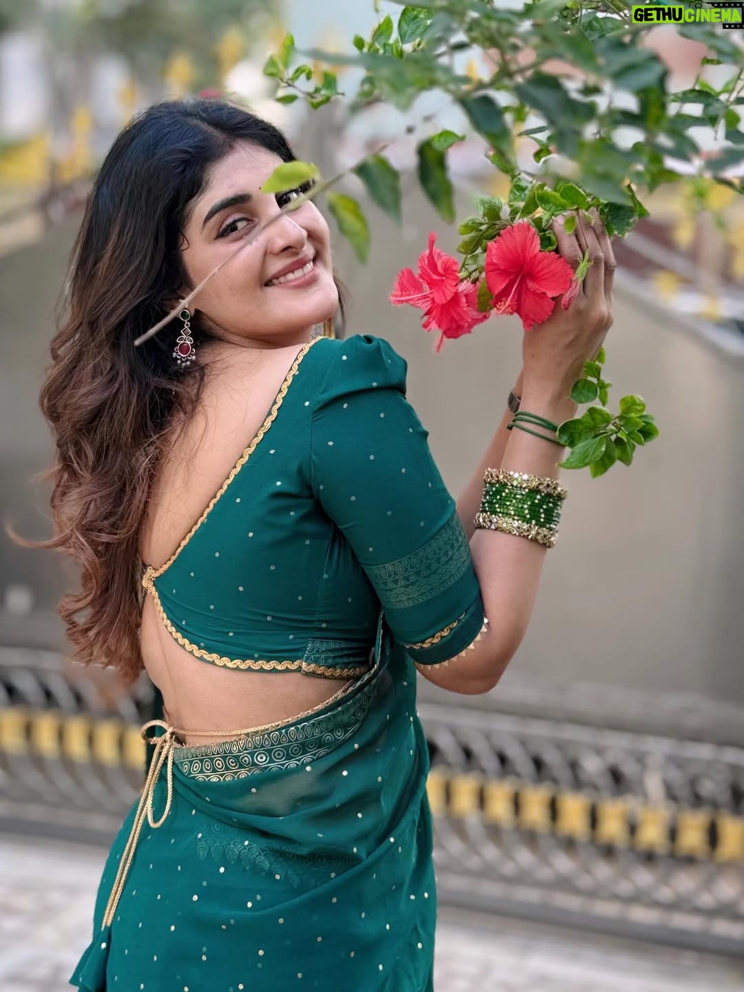 Nimeshika Radhakrishnan - 30.2K Likes - 🍀☘️🍁🍁☘️🍀Bottled up with Love in &out 🌷
📸 : @bhuvana__official__ 🫠