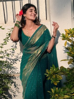 Nimeshika Radhakrishnan Instagram - 🍀☘️🍁🍁☘️🍀Bottled up with Love in &out 🌷
📸 : @bhuvana__official__ 🫠