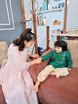 Nimisha Arora Instagram - Rakhi & Tikka have always been my favourites — not because of the kamayi (woh zamane ab gaye 😜) but because it’s the only festival where sab bhaag rahe hote hain and everyone’s under pressure — be it the boys or the girls of the family!
Aur agar aap bhaag nahi rahe, toh samajh lo aap properly celebrate hi nahi kar rahe 😉
Aur is poore chaos ke beech jo leg pulling hoti hai apne bros & sis ke saath… that’s just next level!
Now tohh we even have the Alpha generation bros-sis in the family, adding their own masala to the madness! 🤭💛
#RakhiVibes #SiblingGoals #FamilyMadness #AlphaGenFun #FestivalFeels #LegPullingSpecial #SiblingStories #Rakhi2025 #RakshaBandhan2025 #rakhispecial #RakhiCelebration #rakhityohar 🧿🧿🧿