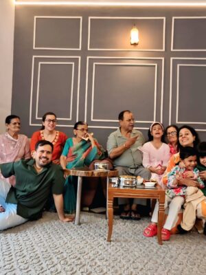 Nimisha Arora Instagram - Rakhi & Tikka have always been my favourites — not because of the kamayi (woh zamane ab gaye 😜) but because it’s the only festival where sab bhaag rahe hote hain and everyone’s under pressure — be it the boys or the girls of the family!
Aur agar aap bhaag nahi rahe, toh samajh lo aap properly celebrate hi nahi kar rahe 😉
Aur is poore chaos ke beech jo leg pulling hoti hai apne bros & sis ke saath… that’s just next level!
Now tohh we even have the Alpha generation bros-sis in the family, adding their own masala to the madness! 🤭💛
#RakhiVibes #SiblingGoals #FamilyMadness #AlphaGenFun #FestivalFeels #LegPullingSpecial #SiblingStories #Rakhi2025 #RakshaBandhan2025 #rakhispecial #RakhiCelebration #rakhityohar 🧿🧿🧿