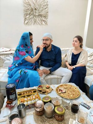 Nimisha Arora Instagram - Rakhi & Tikka have always been my favourites — not because of the kamayi (woh zamane ab gaye 😜) but because it’s the only festival where sab bhaag rahe hote hain and everyone’s under pressure — be it the boys or the girls of the family!
Aur agar aap bhaag nahi rahe, toh samajh lo aap properly celebrate hi nahi kar rahe 😉
Aur is poore chaos ke beech jo leg pulling hoti hai apne bros & sis ke saath… that’s just next level!
Now tohh we even have the Alpha generation bros-sis in the family, adding their own masala to the madness! 🤭💛
#RakhiVibes #SiblingGoals #FamilyMadness #AlphaGenFun #FestivalFeels #LegPullingSpecial #SiblingStories #Rakhi2025 #RakshaBandhan2025 #rakhispecial #RakhiCelebration #rakhityohar 🧿🧿🧿