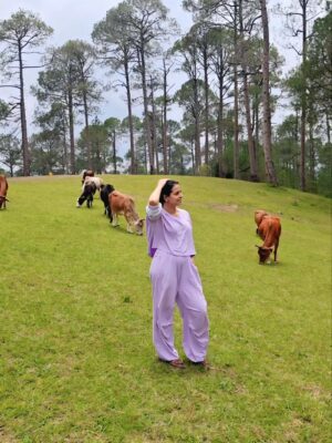 Nimisha Arora Instagram - Sukoon.....
#FamilyTrip #pinetrees #pinetreestate #nimstraveldiaries #NimsTravel #NimsTravels #NimishaArora #Nimsstylefile