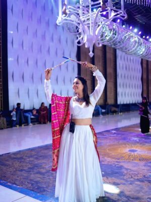Nimisha Arora Instagram - Falguni Pathak dandiya beats happy souls twirling under the festive lights ✨💃 #GarbaVibes
What a night it was @divyabaveja @dv_events_2018 ❤️
#neondandiyanightgzb #NeonDandiyaNight #NeonDandiyaNight2025 #DandiyaNight2025 #Nimsstylefile #NimishaArora