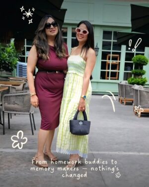 Nimisha Arora Instagram - Arz kiya hai, irshaad kahiyega 😉..👇
Saalon baad mile hum, jaise kal hi ki baat ho,
Bachpan ki hansi, phir se saath ho,
Kuch rishton ka hisaab kabhi nahi hota,
Woh dosti hi toh hai jo hamesha nayi lagti hai,
Dost purane mile, yaadein nayi ban gayi,
Baatein karte karte dopahar se shaam dhal gayi,
Woh school ke din, woh shararat, woh kahaniyaan,
Aaj phir se jee li humne saari jawaniyaan.
#savingmemories #Collectingmemories #schoolfriends #OldIsGold #FriendshipGoals #BachpanKiYaadein #DostiForever #FriendsReunion #CatchUpSession #GoldenDays #SchoolWaleYaar #FriendsLikeFamily #Yaariyan #Nimsstylefile #NimishaArora