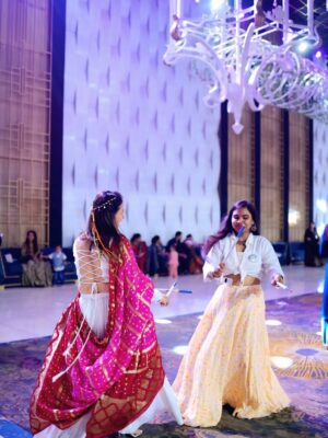 Nimisha Arora Instagram - Falguni Pathak dandiya beats happy souls twirling under the festive lights ✨💃 #GarbaVibes
What a night it was @divyabaveja @dv_events_2018 ❤️
#neondandiyanightgzb #NeonDandiyaNight #NeonDandiyaNight2025 #DandiyaNight2025 #Nimsstylefile #NimishaArora