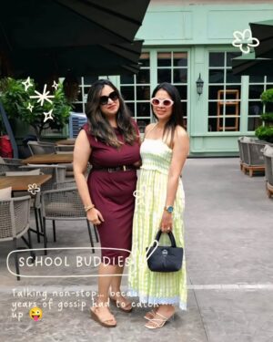Nimisha Arora Instagram - Arz kiya hai, irshaad kahiyega 😉..👇
Saalon baad mile hum, jaise kal hi ki baat ho,
Bachpan ki hansi, phir se saath ho,
Kuch rishton ka hisaab kabhi nahi hota,
Woh dosti hi toh hai jo hamesha nayi lagti hai,
Dost purane mile, yaadein nayi ban gayi,
Baatein karte karte dopahar se shaam dhal gayi,
Woh school ke din, woh shararat, woh kahaniyaan,
Aaj phir se jee li humne saari jawaniyaan.
#savingmemories #Collectingmemories #schoolfriends #OldIsGold #FriendshipGoals #BachpanKiYaadein #DostiForever #FriendsReunion #CatchUpSession #GoldenDays #SchoolWaleYaar #FriendsLikeFamily #Yaariyan #Nimsstylefile #NimishaArora