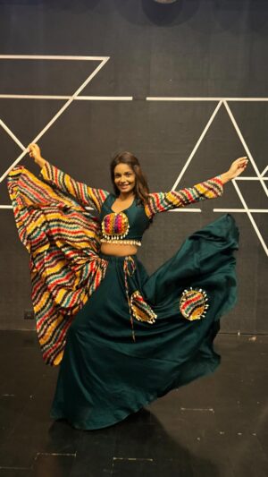Nisha Neha Nayak Instagram - Rate my garba! 💃
What a mind blowing garba workshop by @vicky__pedia @aakanksha5678
Garbadance, garbamoves, dancewithgarba, dancecollab, garbacommunity, navratridance, navratricelebration, navratrifashion, durgapuja, navratrimood, chaniyacholi