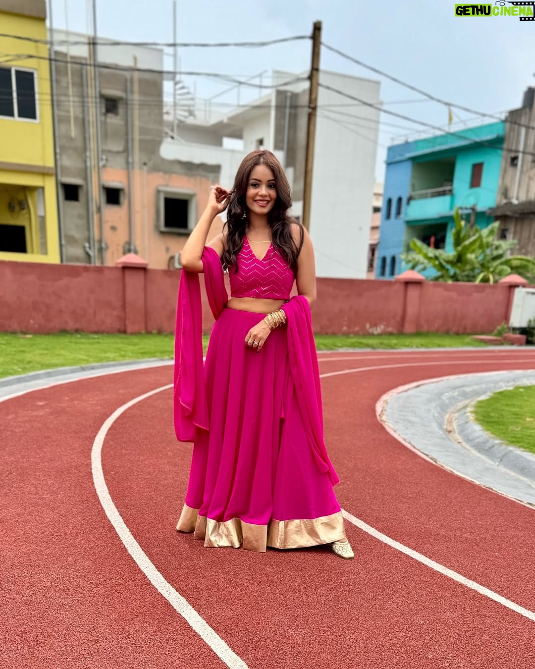 Nisha Neha Nayak - 1.4K Likes - Serving some more wedding looks! 
Swipe to see the complete outfit 🩷
Comment down for outfit link!

#weddinglooks #lehengas #indianwear