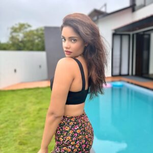Nisha Neha Nayak Instagram - So near yet so far..♠️
#instapics📷 #glamglam #photogram #vacationvibes #poolsidechillin #chillin