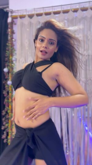 Nisha Neha Nayak Instagram - Aj ki raat 🌌🔥🔥🔥
@tamannaahspeaks can’t match you but l tried🙈🥰🥰♥️
@vijayganguly
@ananyaberaofficial Amazing choreography😍👏🏻👏🏻
📍@clapptapstudio
@maddockfilms@saregama_official @sachinjigar @bagchi_mb @jigarsaraiya